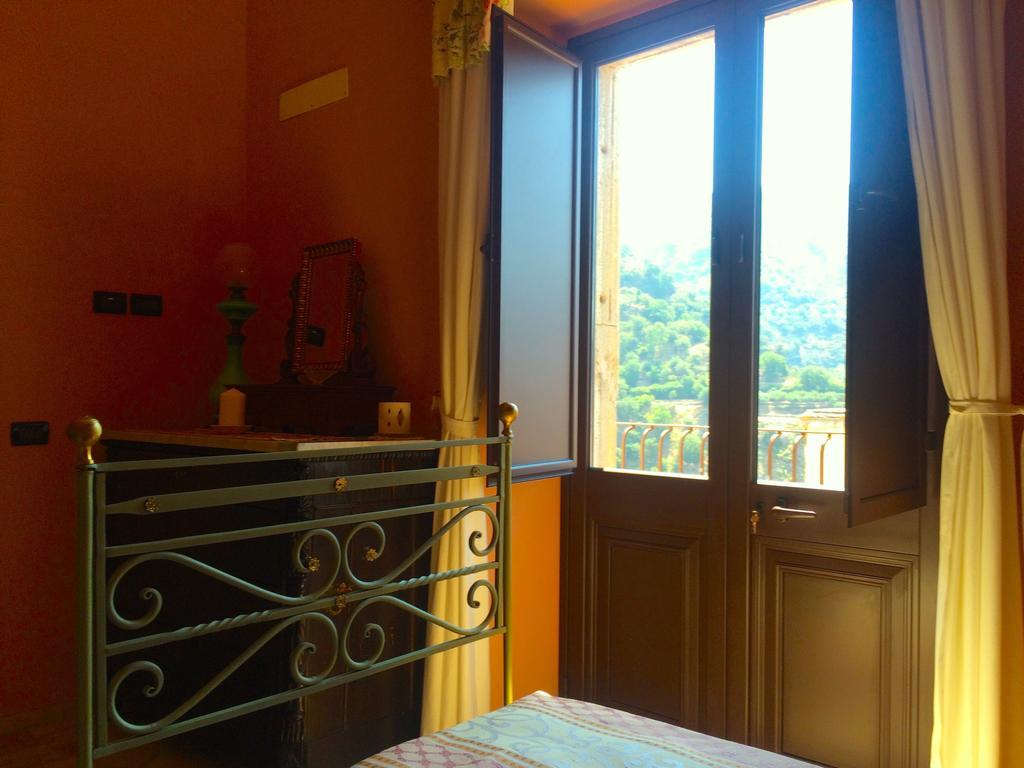 Ferienwohnung Palazzo Cutrufelli Graniti Zimmer foto