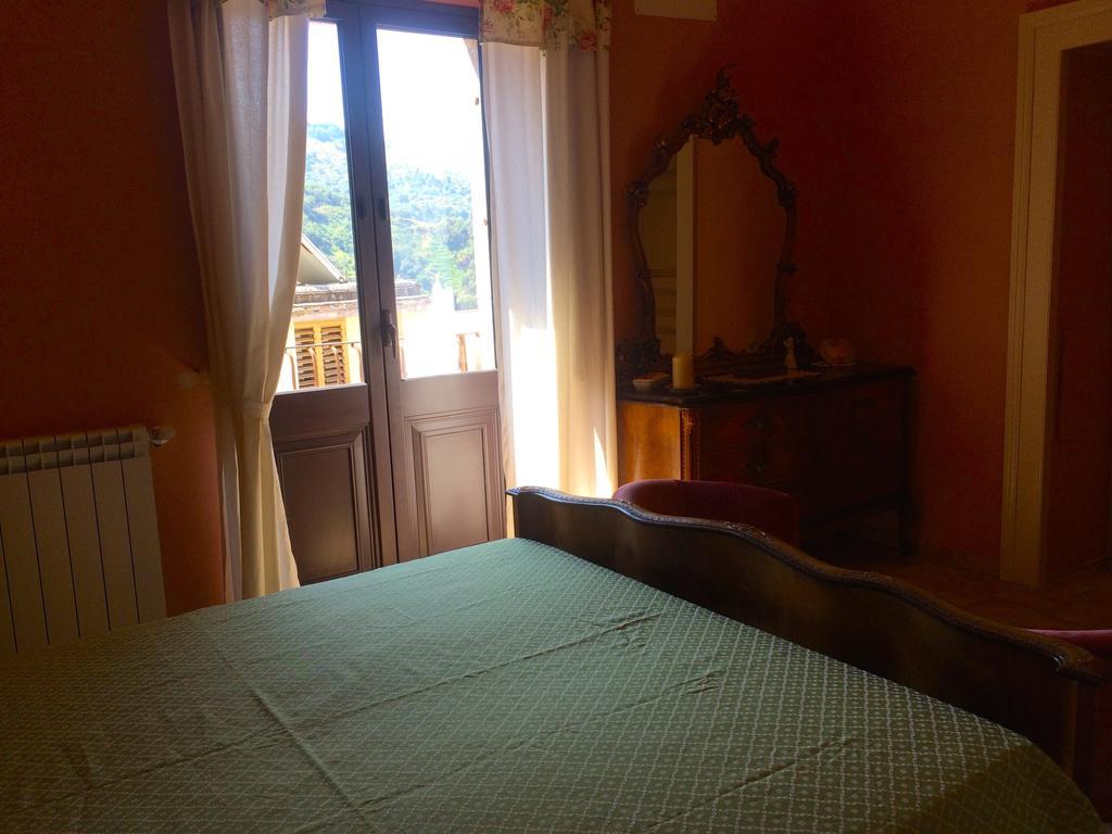 Ferienwohnung Palazzo Cutrufelli Graniti Zimmer foto